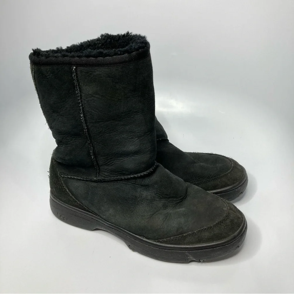 UGG ultimate‎ short black boots size 8